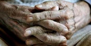 Idosa roubada e amordaçada em casa